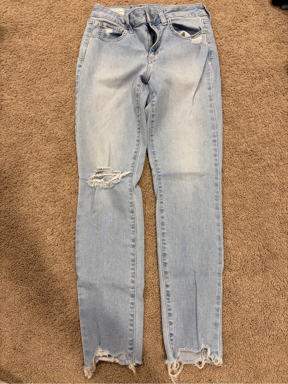 GAP Light Wash Distressed Women’s Skinny Jeans